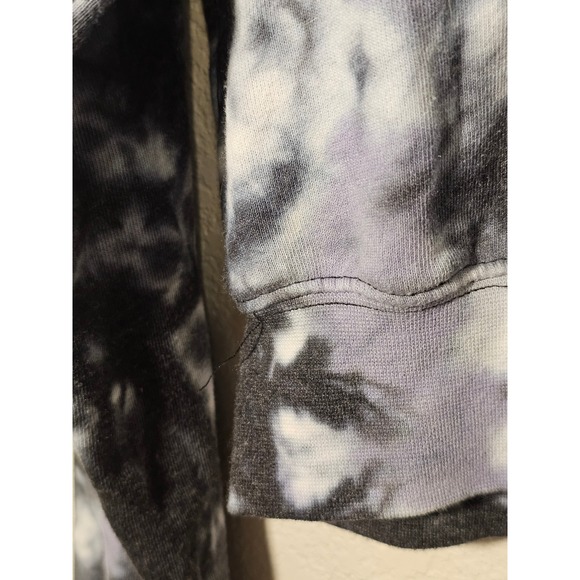 RSQ Womens Cropped Tie Dye Sweatshirt Purple Black White Pullover M Grunge Edgy - Picture 7 of 7
